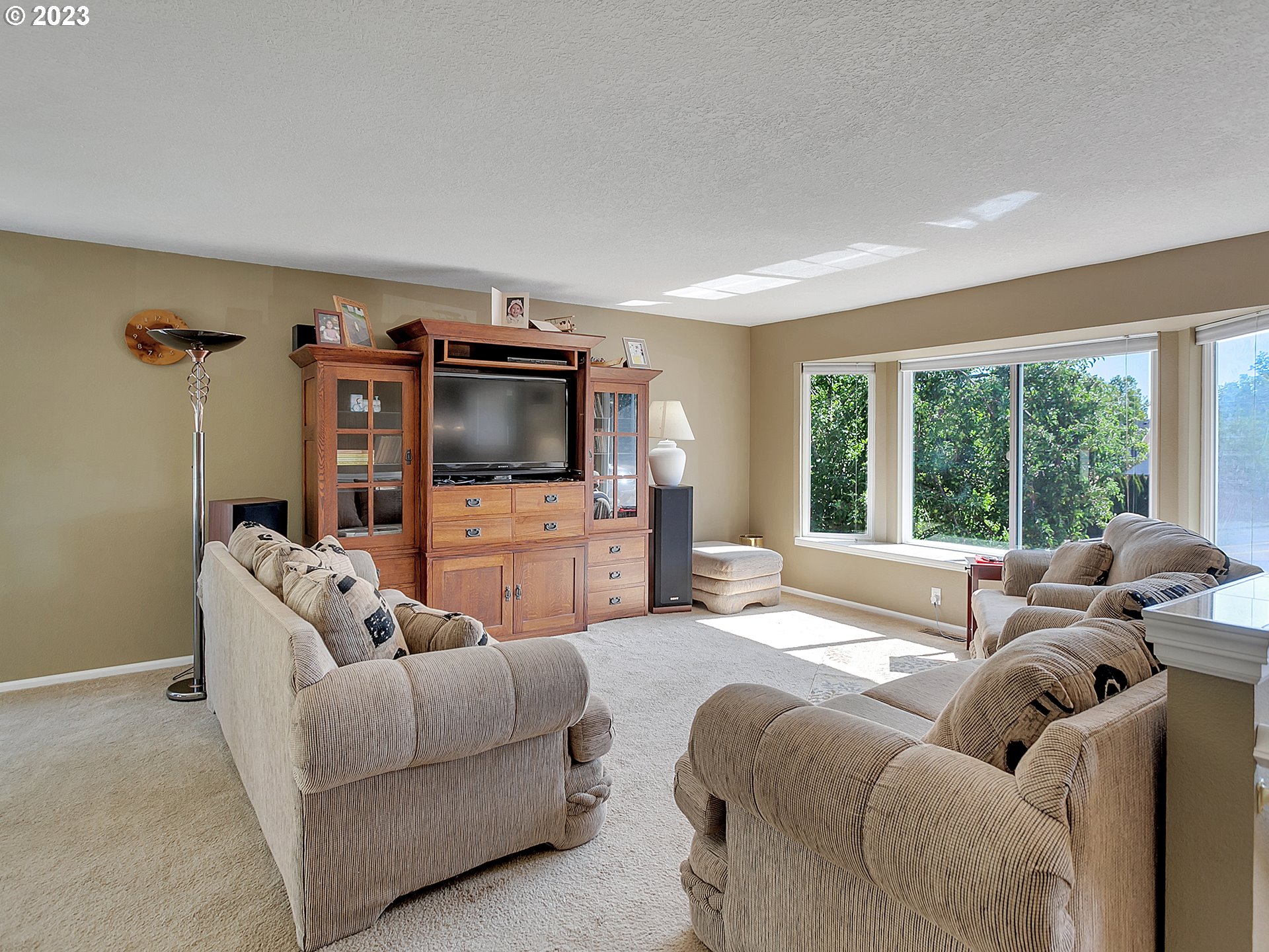 7375 Southwest 167th Place Aloha, OR 97007 - Photo 3 of 42 Living Room