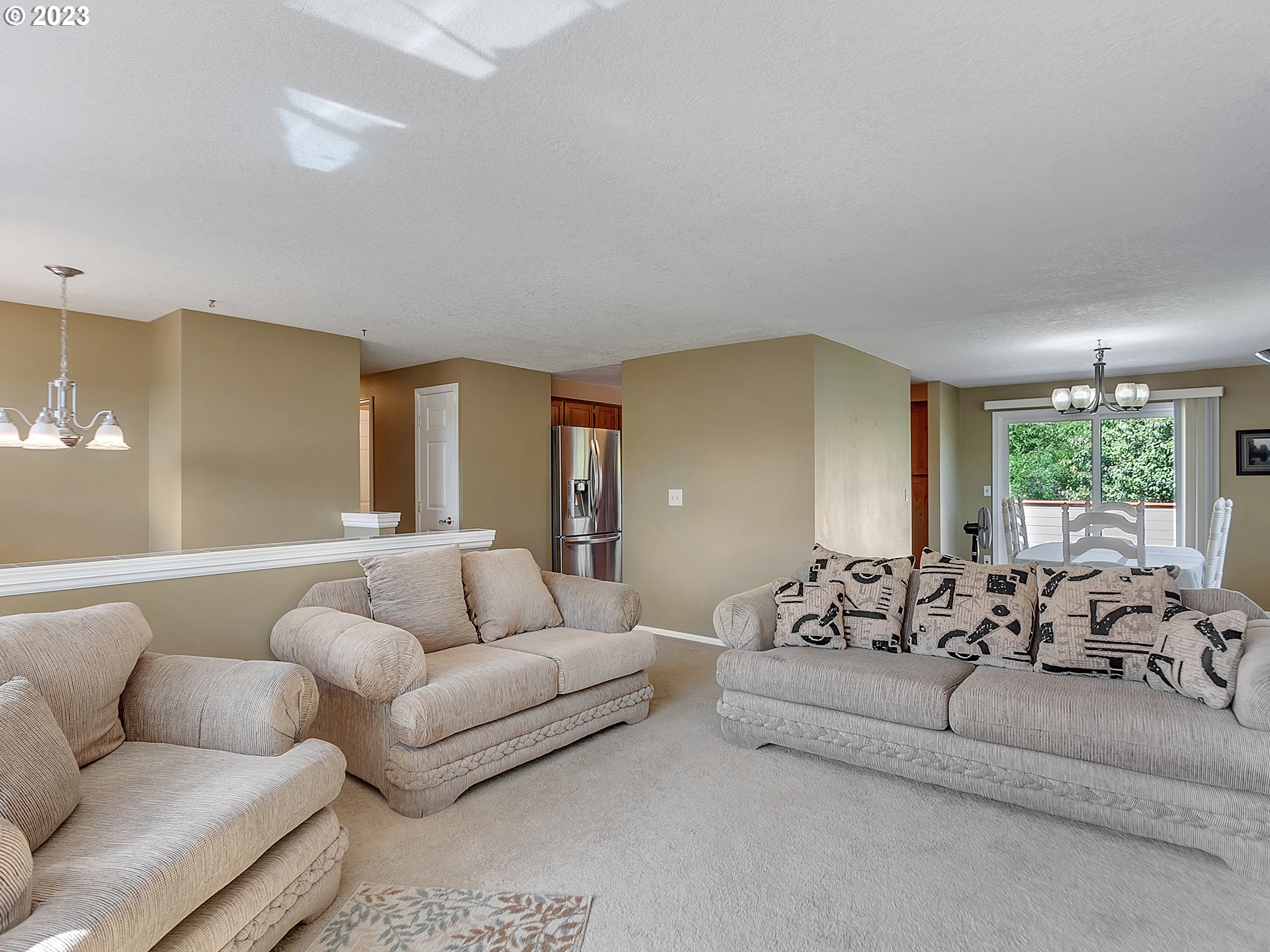 7375 Southwest 167th Place Aloha, OR 97007 - Photo 5 of 42 Living Room