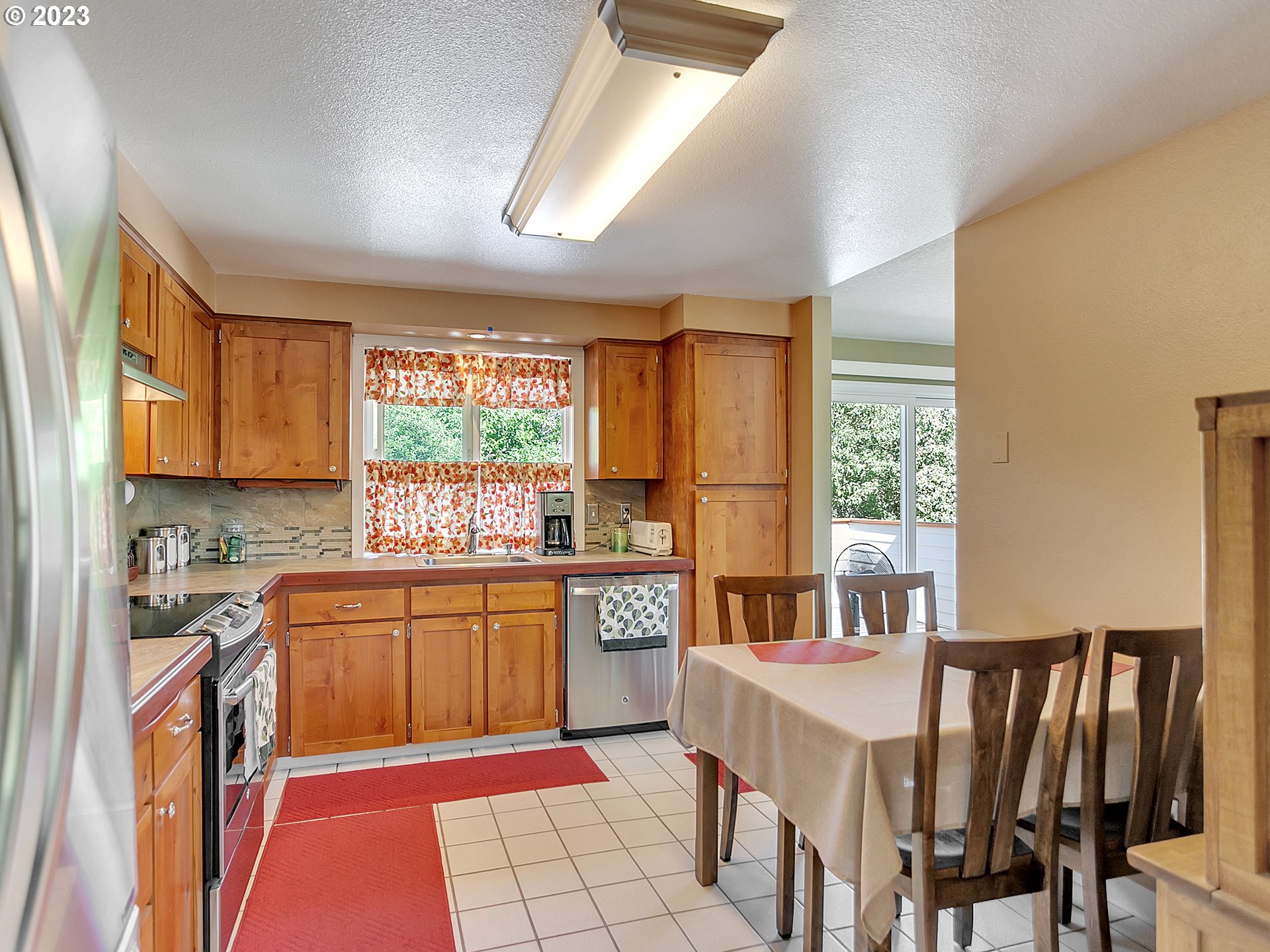 7375 Southwest 167th Place Aloha, OR 97007 - Photo 9 of 42 Kitchen