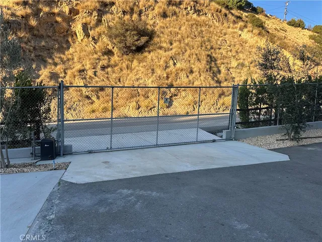 a view of backyard space