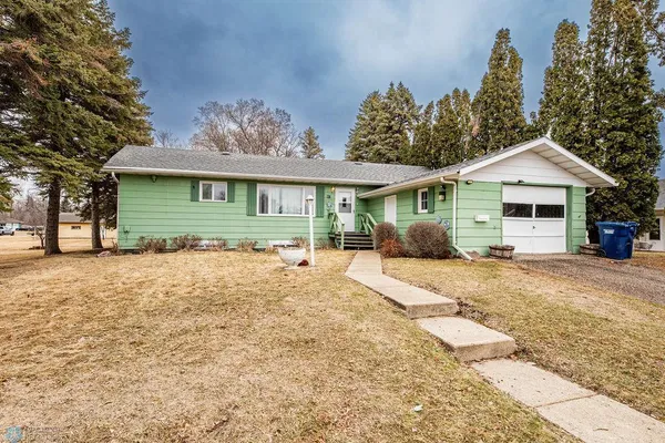 $179,000 | 303 9th Avenue East, Lisbon, ND 58054