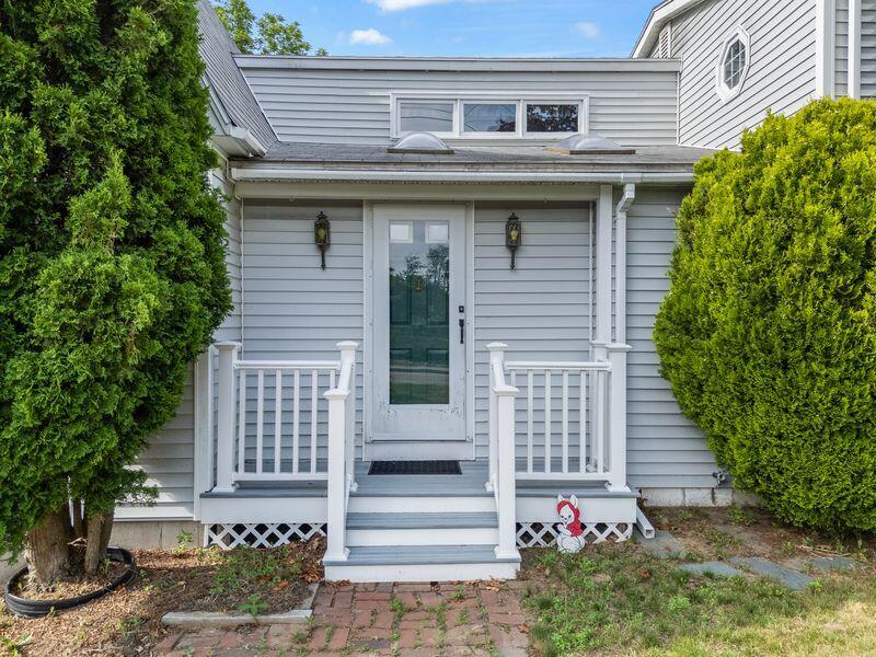 93 Sanford Road Wells, ME 04090 - Photo 4 of 101 nvD0bf8g
