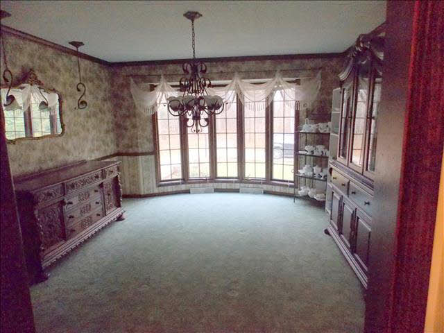 7400 Bacon Road Petersburg, MI 49270 - Photo 8 of 21 Spacious Dining Room