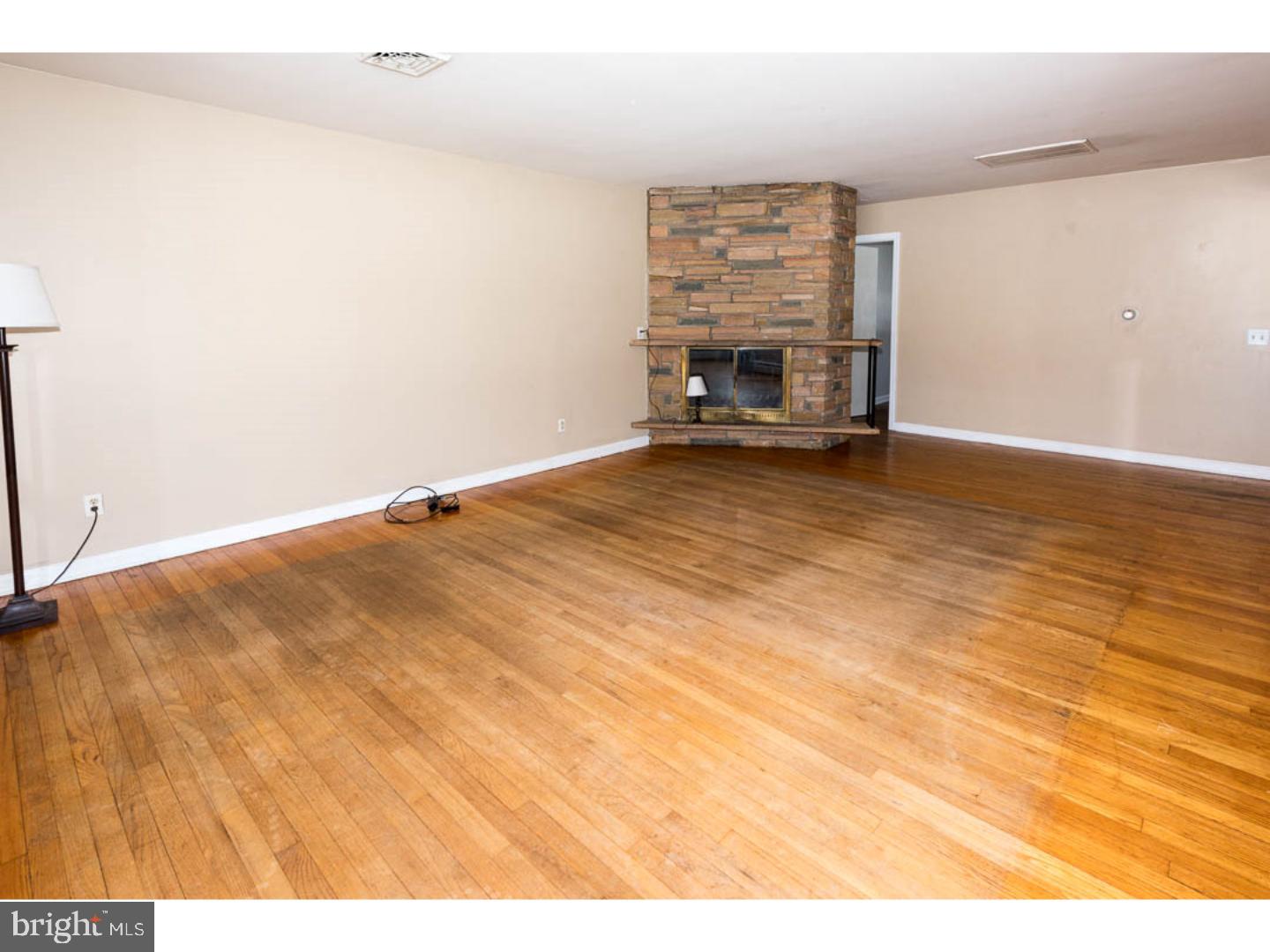 8 Meadowbrook Road Flemington, NJ 08822 - Photo 5 of 21 Gallery Image 5