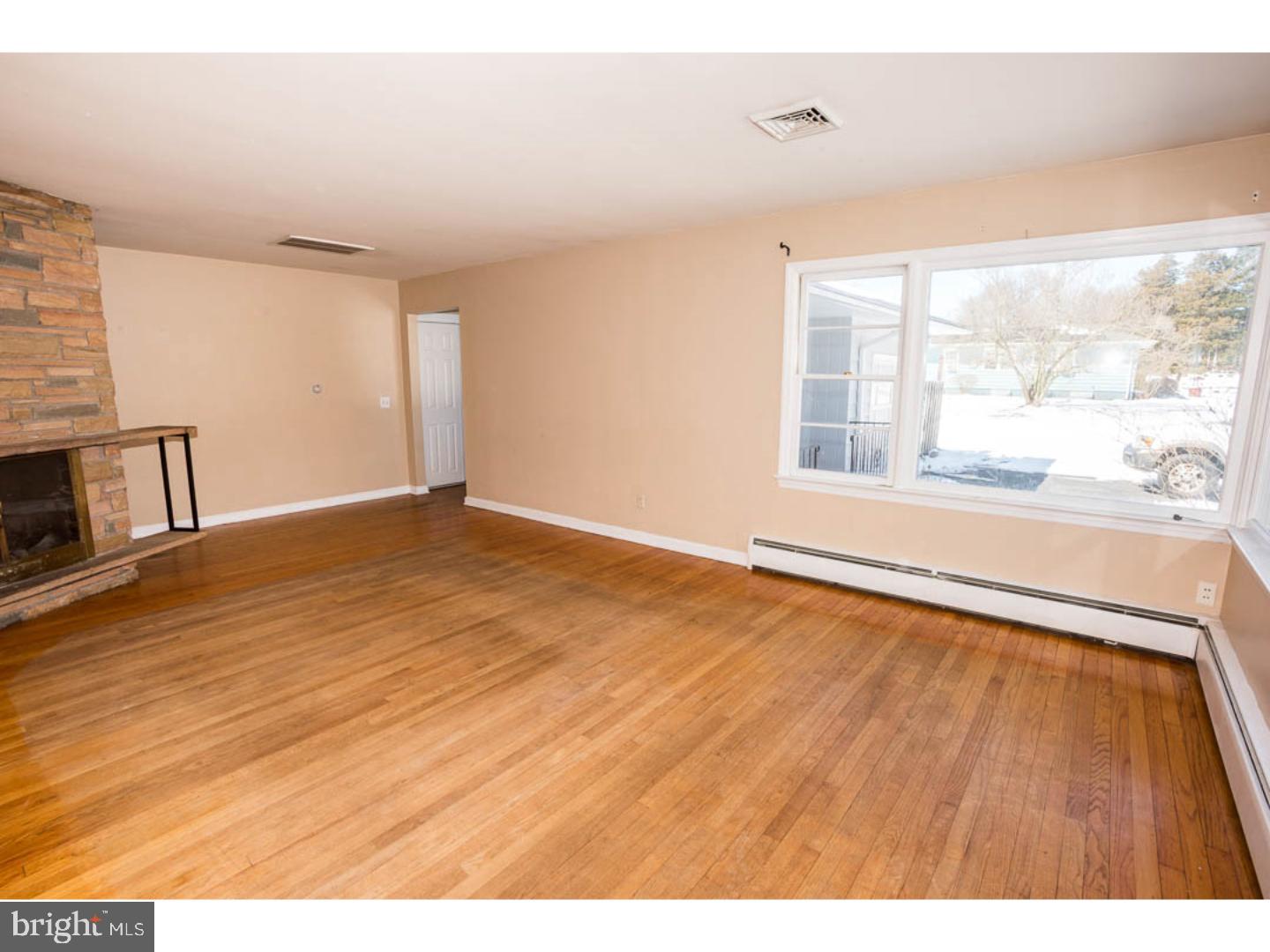 8 Meadowbrook Road Flemington, NJ 08822 - Photo 6 of 21 Gallery Image 6