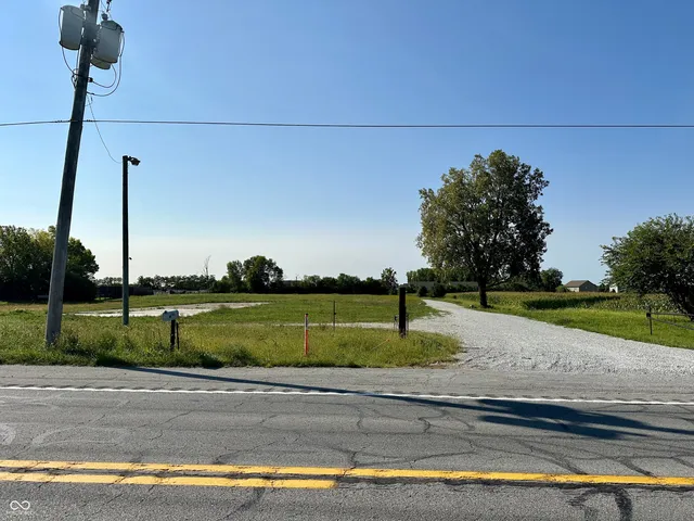 $1,350,000 | 823 Highway 32, Westfield, IN 46074