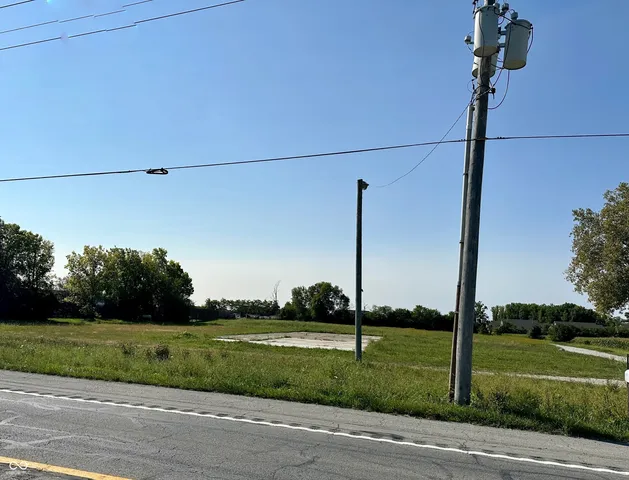 $1,350,000 | 823 Highway 32, Westfield, IN 46074