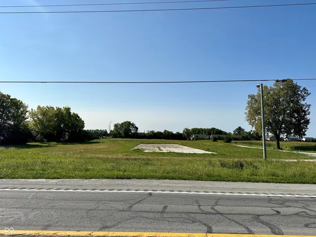 $1,350,000 | 823 Highway 32, Westfield, IN 46074