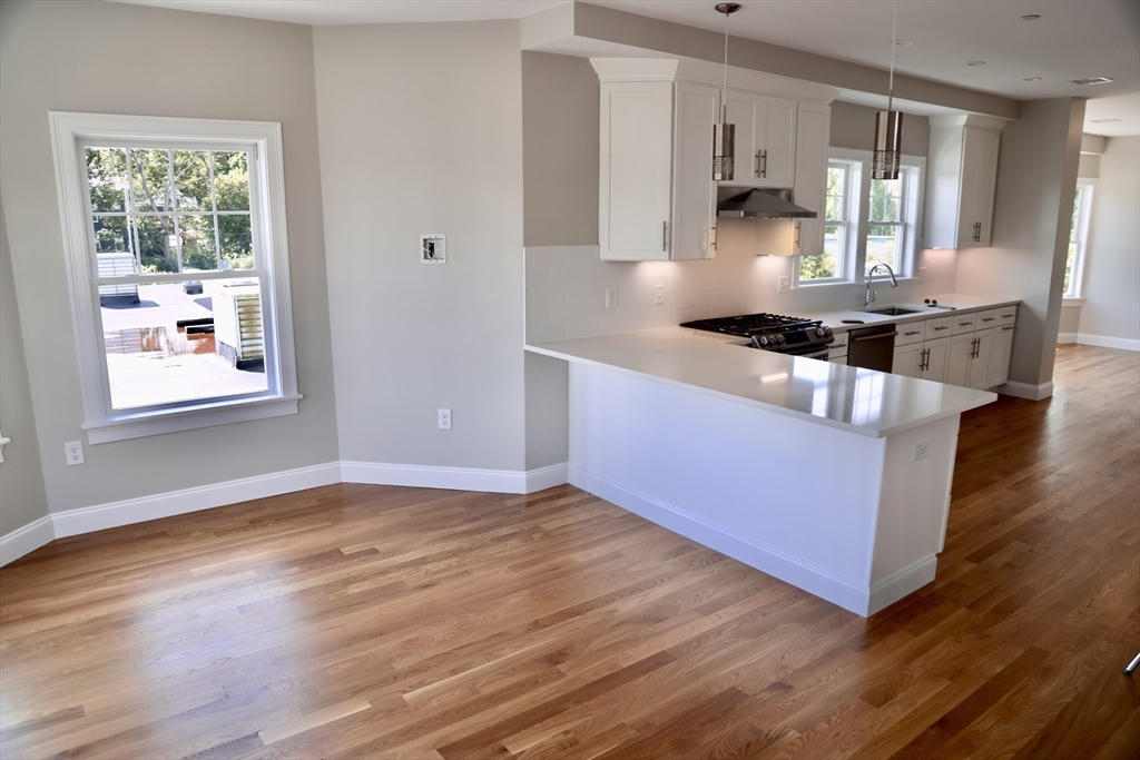 35 Chestnut Street, Unit 2 Wakefield, MA 01880 - Photo 4 of 14
