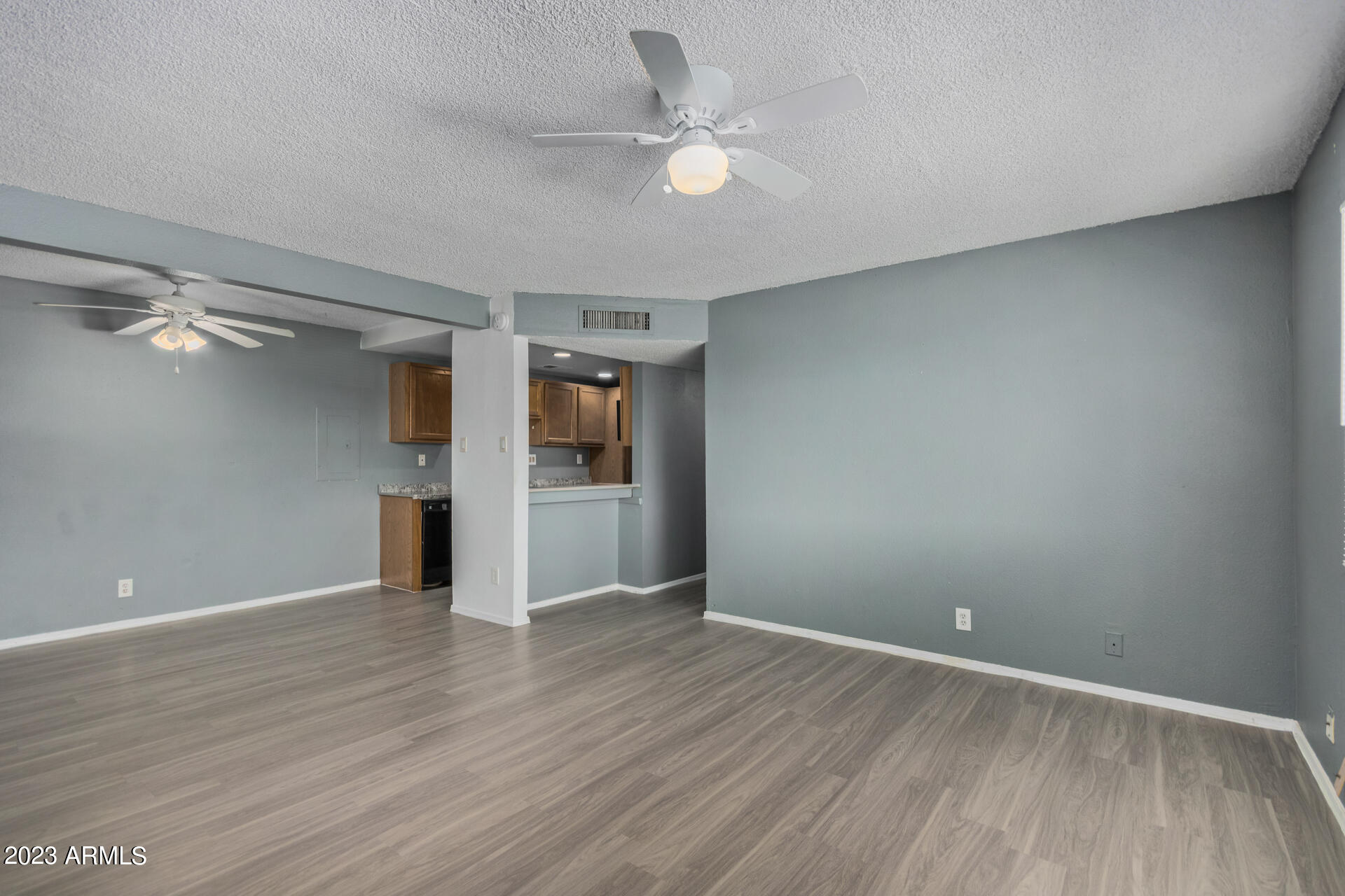 424 West Brown Road, Unit 212 Mesa, AZ 85201 - Photo 5 of 32 04 - Brown