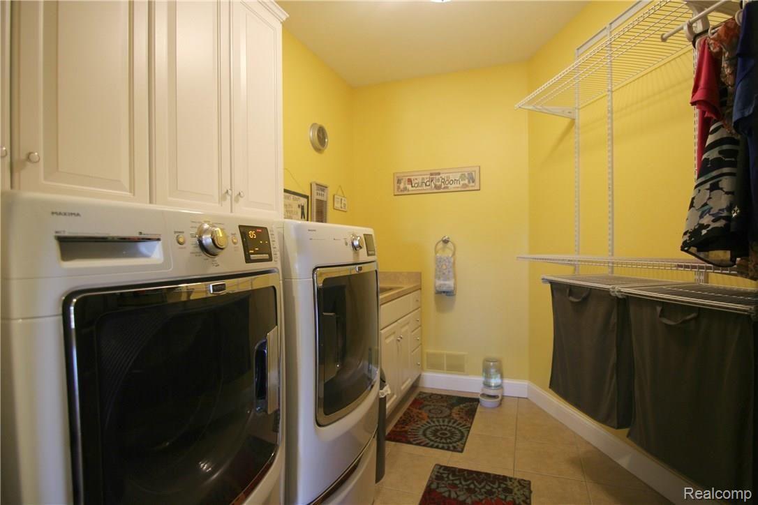 5690 General Squier Road Dryden, MI 48428 - Photo 31 of 40 jGeneral Squire Rd Laundry Room.jpg