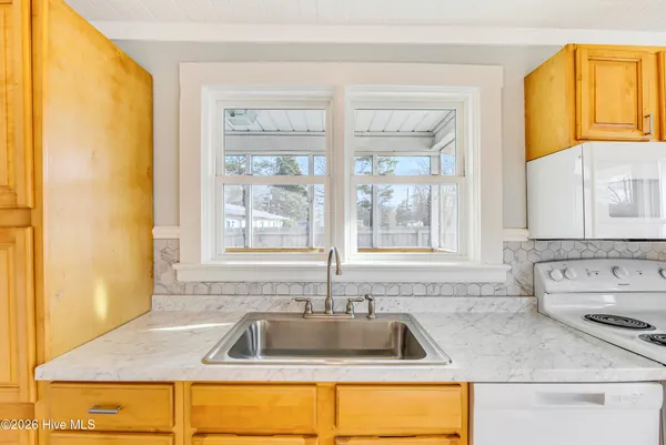 $262,000 | 204 South McRae Street, Burgaw, NC 28425