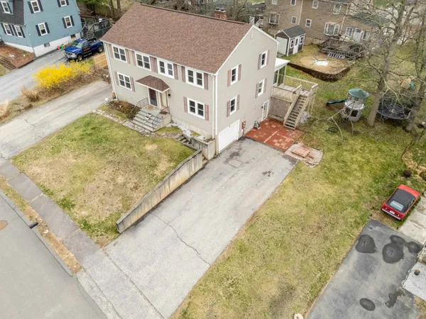 $335,000 | 19 R Brian Avenue, Derry, NH 03038