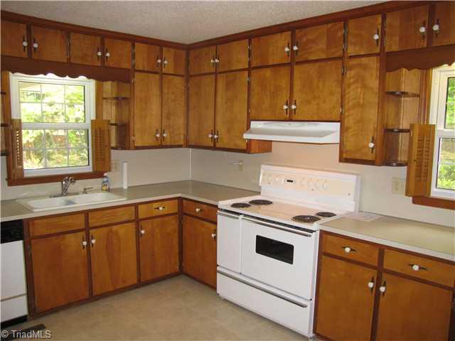 721 Dublin Road Asheboro, NC 27203 - Photo 8 of 16 Kitchen.