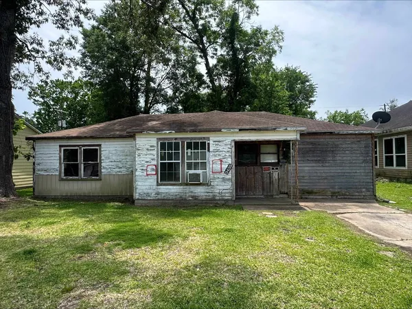 $49,900 | 3435 Cherry Drive, Beaumont, TX 77703