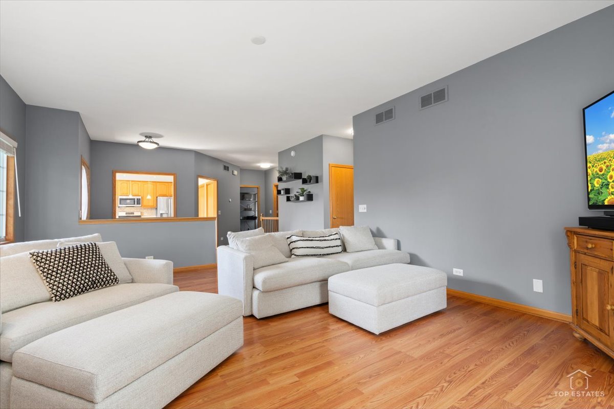 1308 Dancing Bear Lane Elgin, IL 60120 - Photo 5 of 22