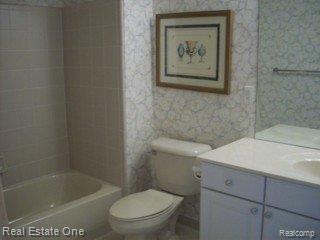 815 Garnet Court, Unit 47 Rochester, MI 48306 - Photo 14 of 17 Garnetbath