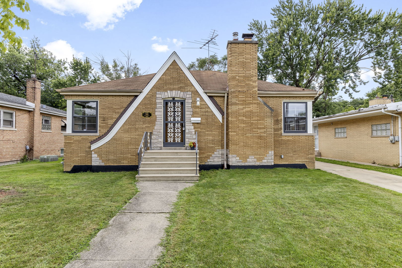 360 Streamside Drive Harvey, IL 60426 - Photo 3 of 24