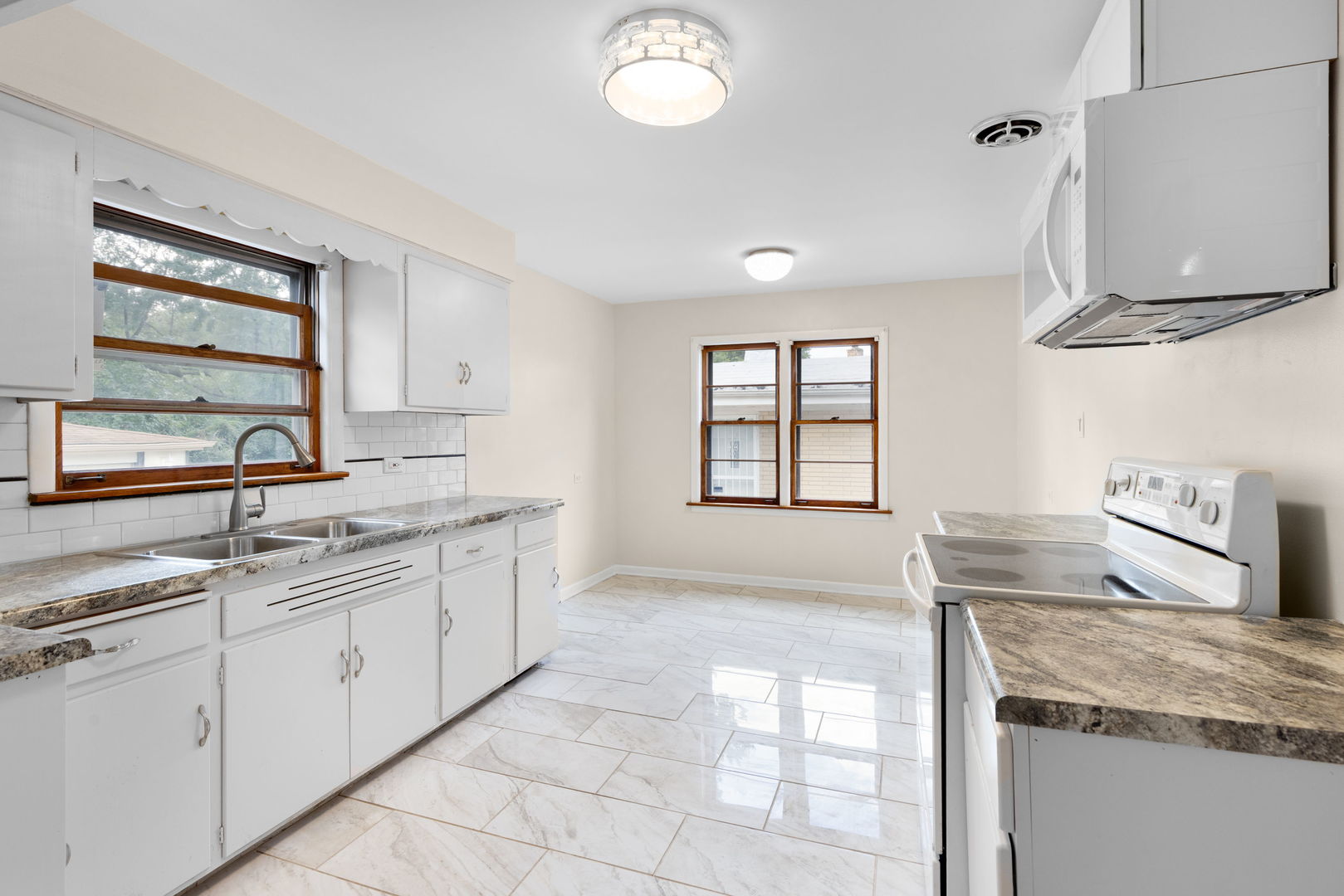 360 Streamside Drive Harvey, IL 60426 - Photo 7 of 24