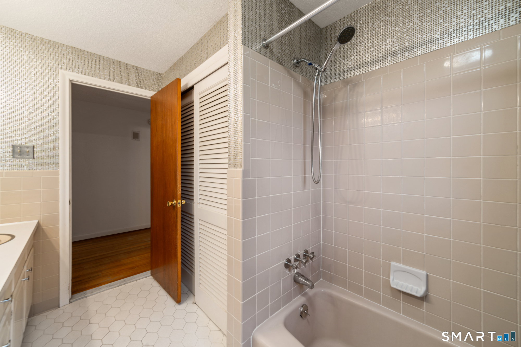 36 Cross Hill Road Wethersfield, CT 06109 - Photo 14 of 40