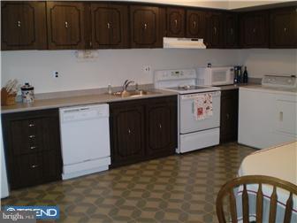 515 York Rd., Unit 11B Willow Grove, PA 19090 - Photo 10 of 12 Kitchen