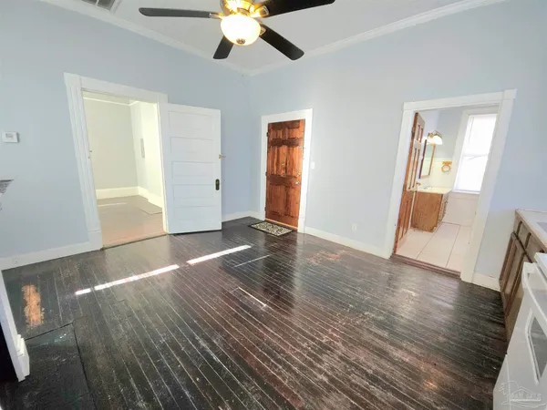 $975 | 911 North Spring Street, Unit 3, Pensacola, FL 32501