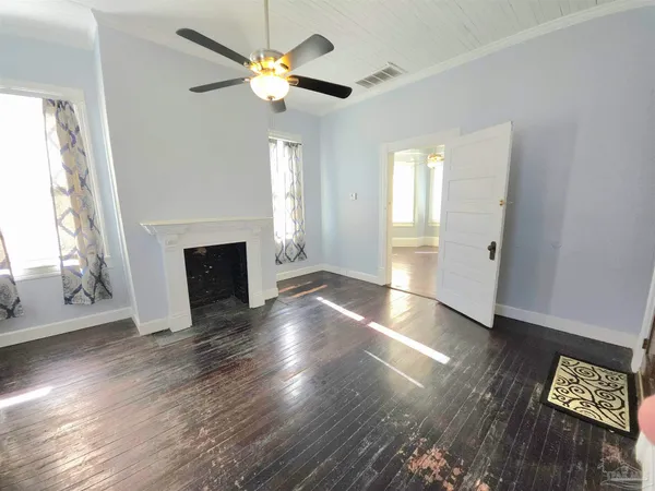 $975 | 911 North Spring Street, Unit 3, Pensacola, FL 32501