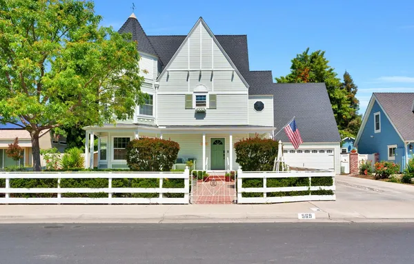 $565,000 | 569 West Sample Avenue, Clovis, CA 93612