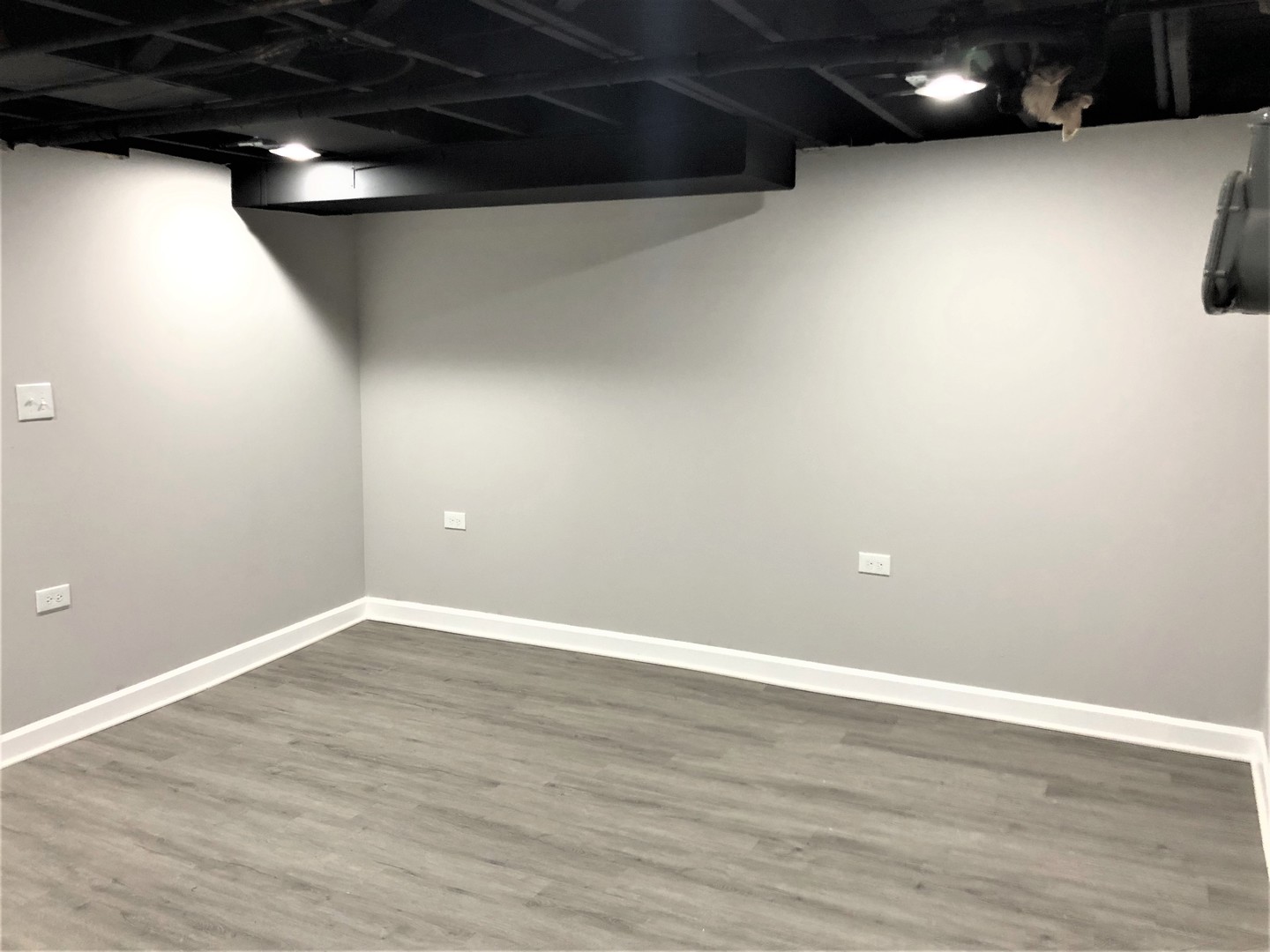 6360 Long Avenue Chicago, IL 60638 - Photo 20 of 29 a view of an empty room