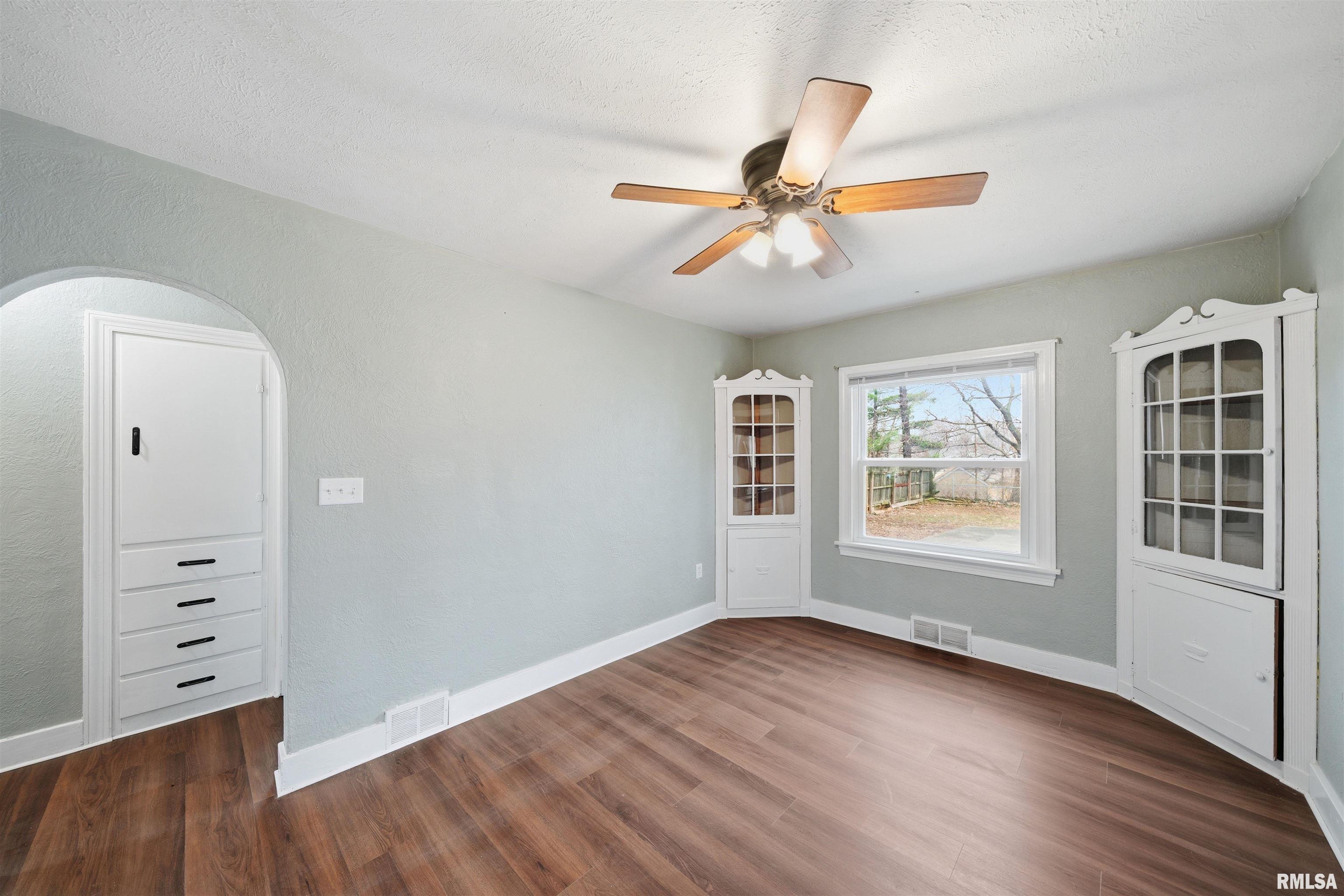 2420 Court Street Pekin, IL 61554 - Photo 11 of 39