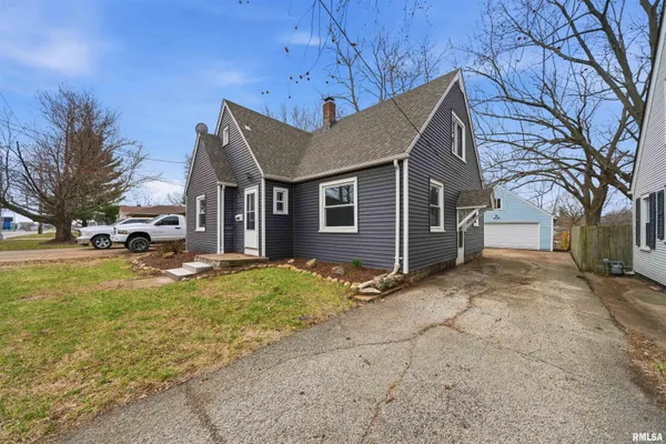 $149,900 | 2420 Court Street, Pekin, IL 61554