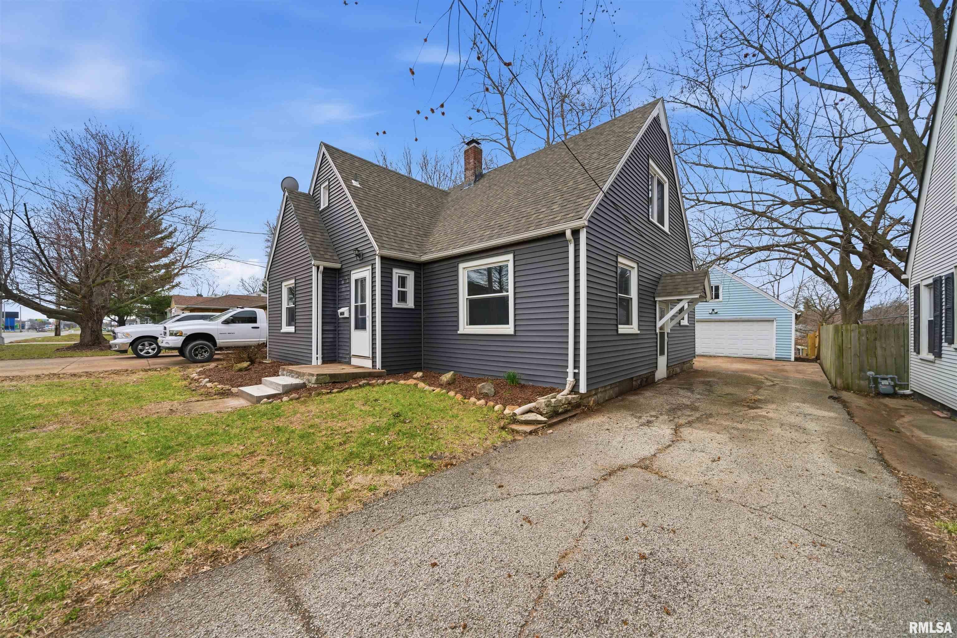 2420 Court Street Pekin, IL 61554 - Photo 2 of 39