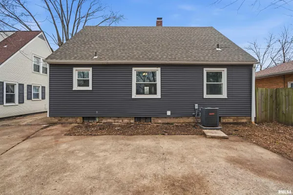 $149,900 | 2420 Court Street, Pekin, IL 61554