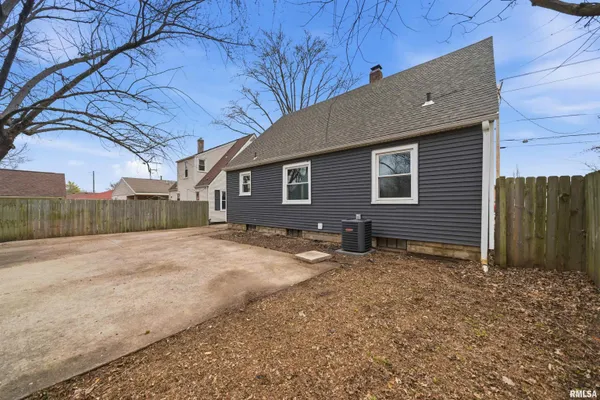 $149,900 | 2420 Court Street, Pekin, IL 61554