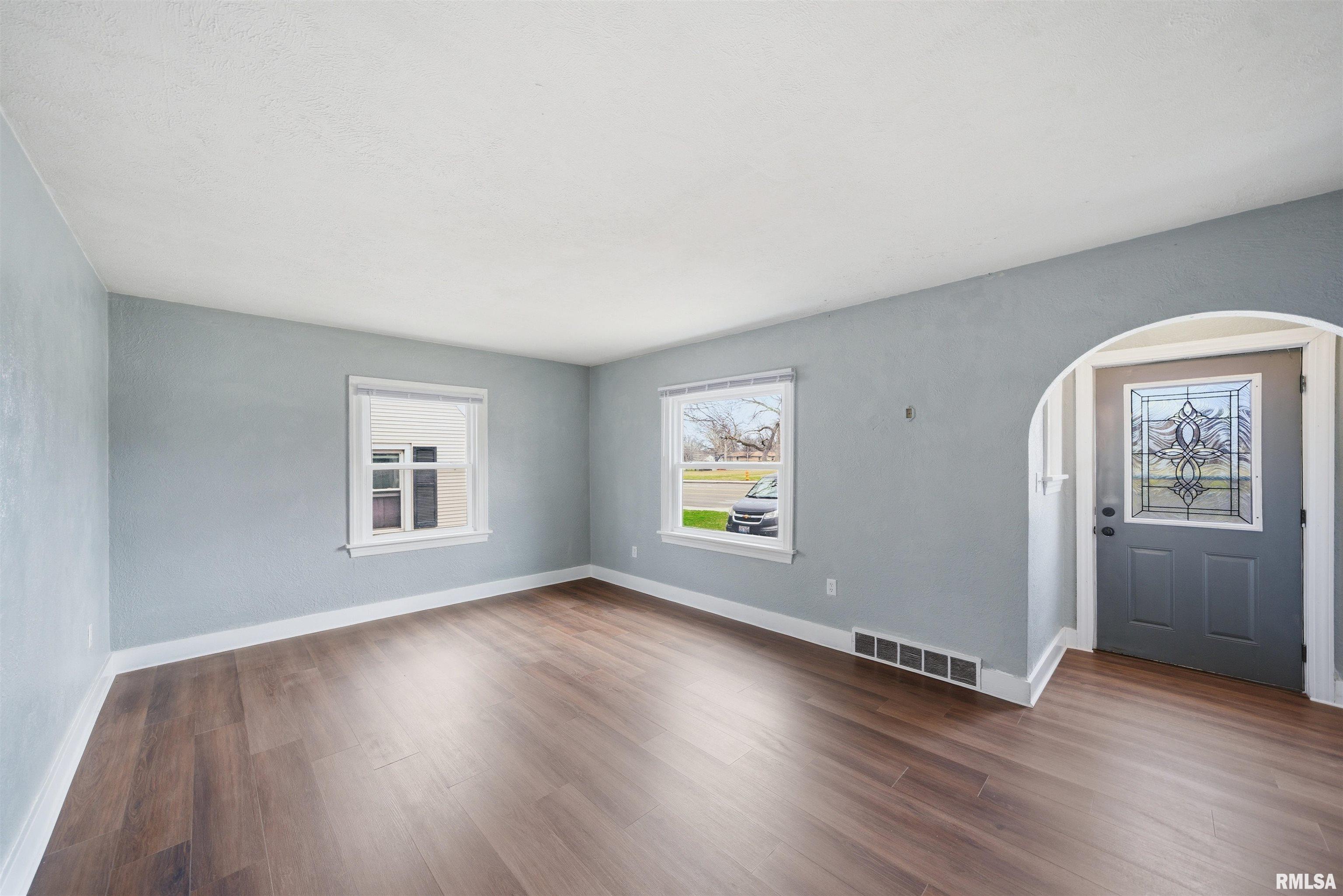 2420 Court Street Pekin, IL 61554 - Photo 6 of 39