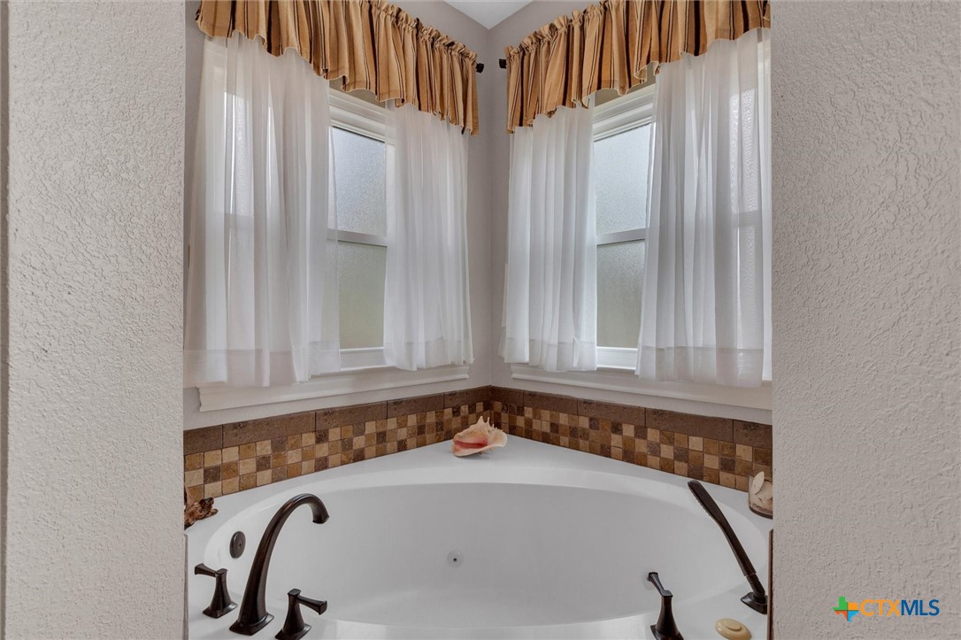 2235 Summit Ridge San Marcos, TX 78666 - Photo 24 of 38 a close view of a tub