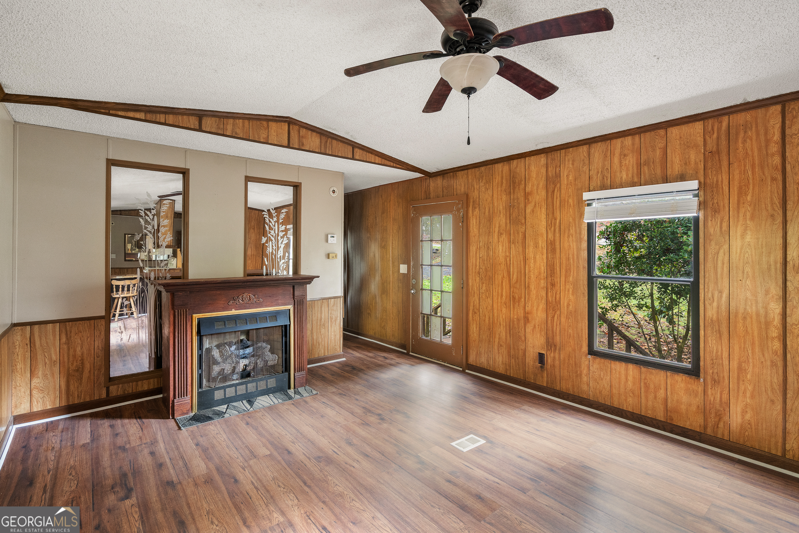 207 Squirrel Avenue Cohutta, GA 30710 - Photo 4 of 38