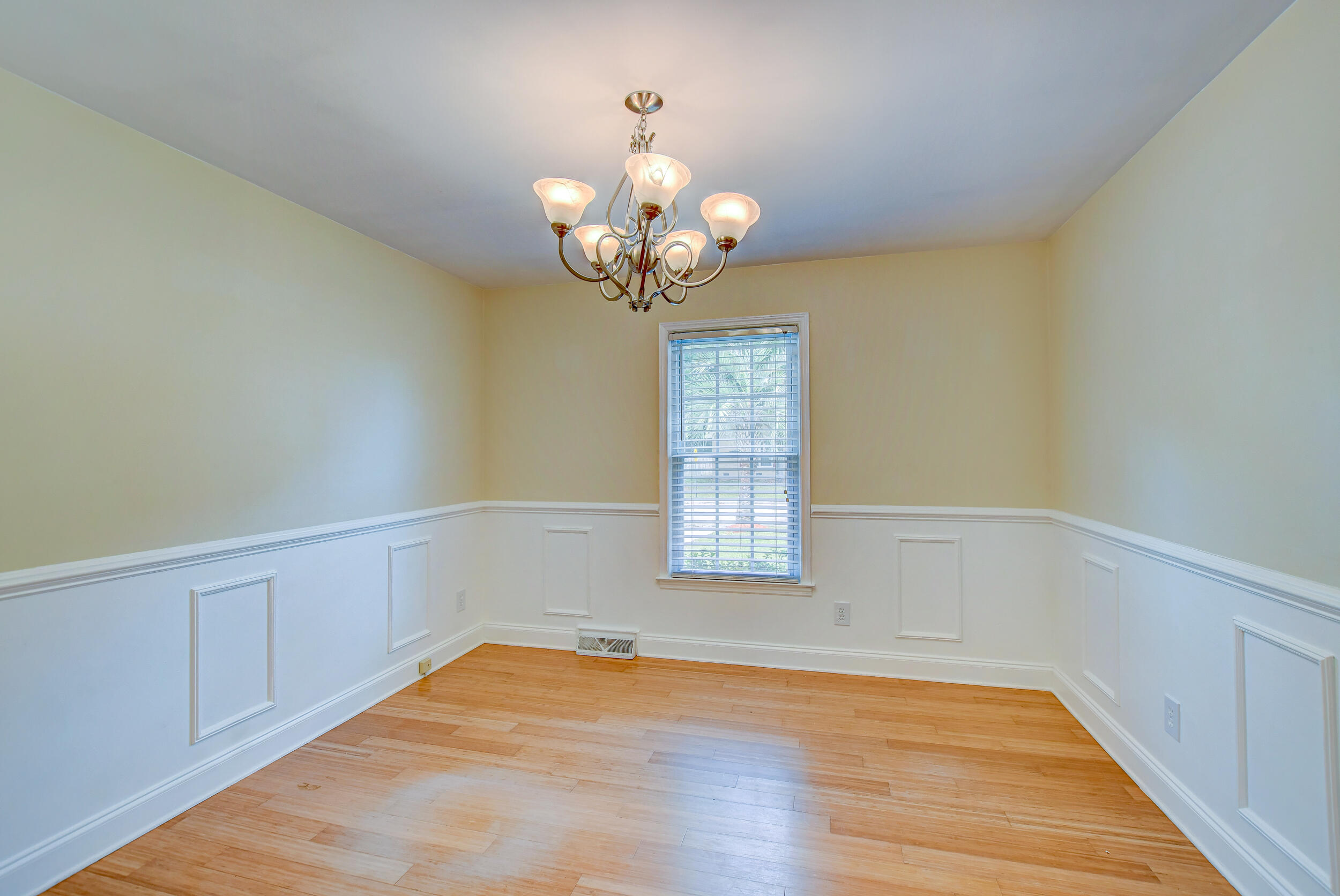 2595 Delhi Road North Charleston, SC 29406 - Photo 5 of 42 DSC_5513_4_5_6_7
