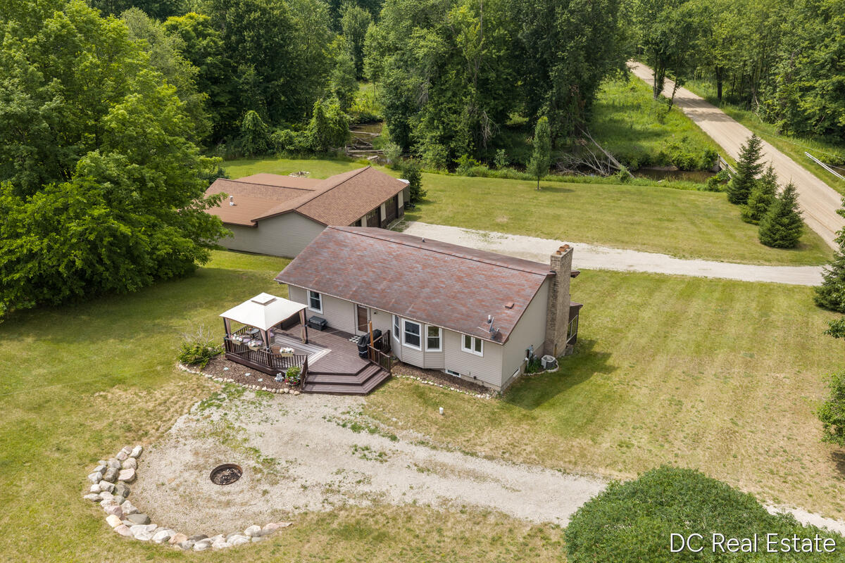 15721 West Almy Road Howard City, MI 49329 - Photo 30 of 35 15721-W-Almy_203