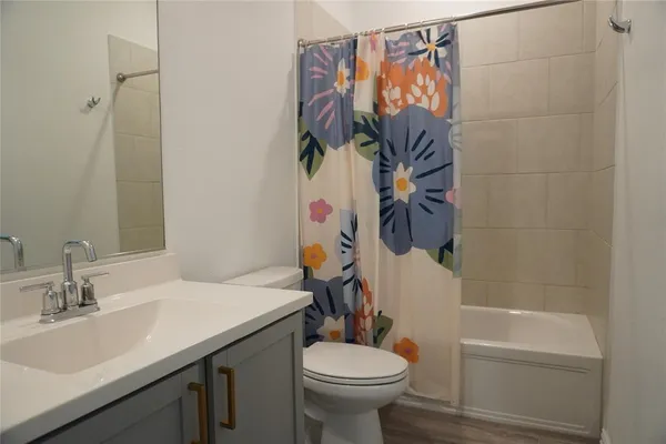 a view of room with workspace