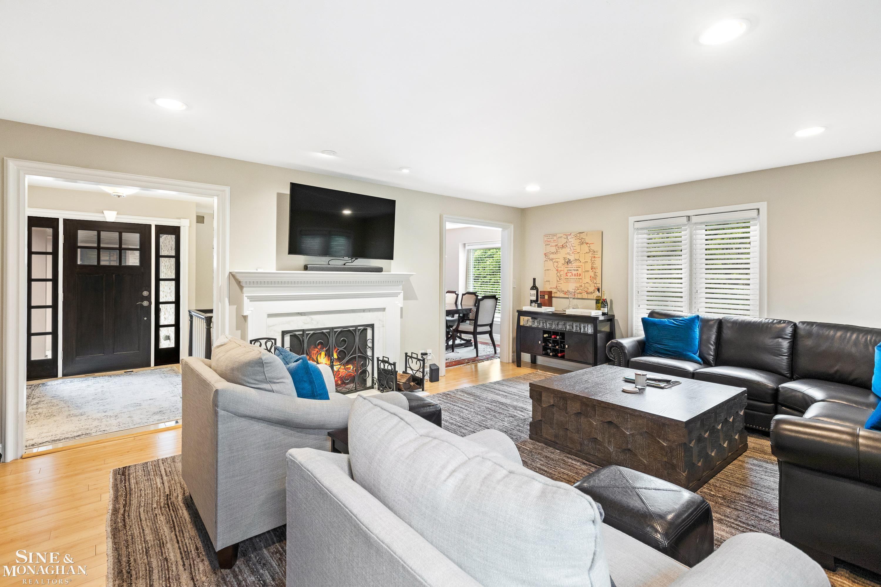 50106957-6.JPG