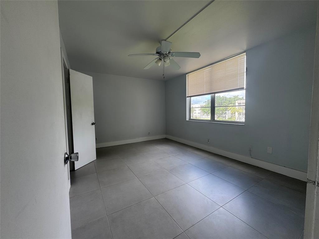 9235 A Lagoon Place, Unit 310 Davie, FL 33324 - Photo 14 of 32 an empty room with windows and closet