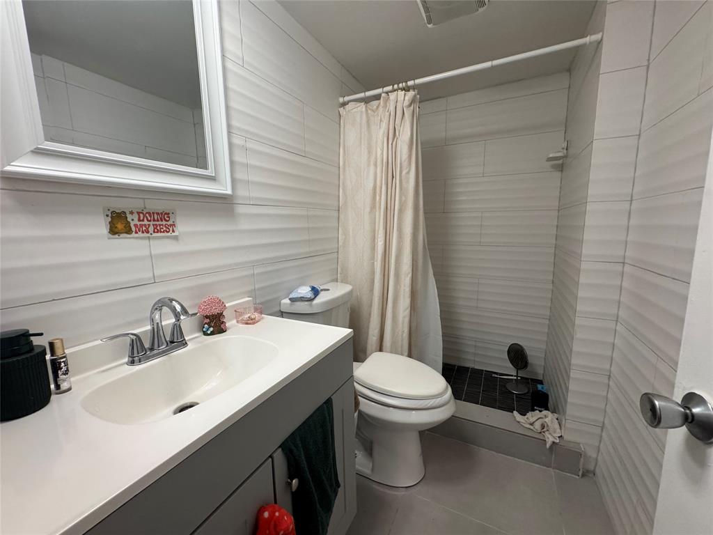 9235 A Lagoon Place, Unit 310 Davie, FL 33324 - Photo 23 of 32 a bathroom with a sink toilet and shower