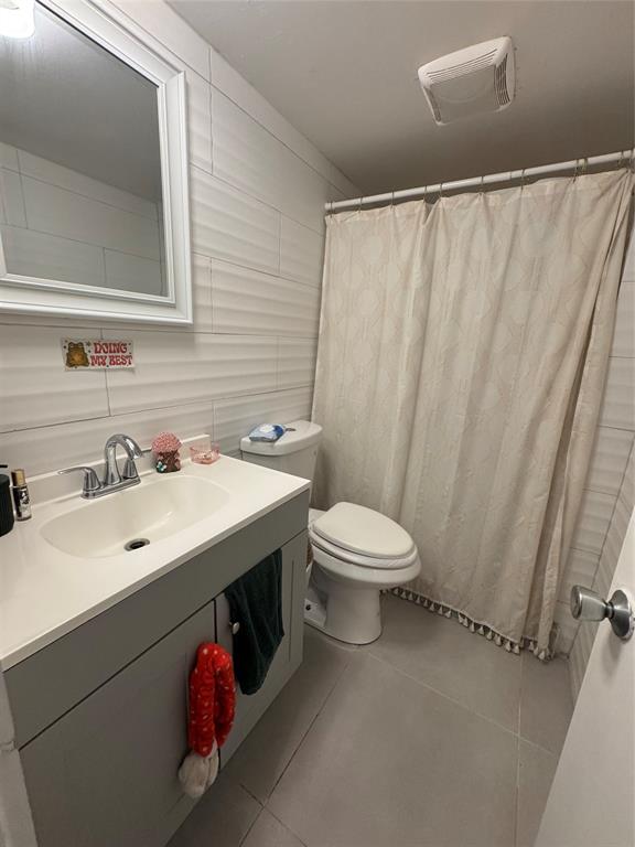 9235 A Lagoon Place, Unit 310 Davie, FL 33324 - Photo 24 of 32 a bathroom with a sink a toilet and a mirror
