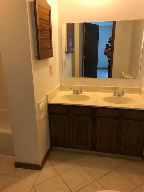 7526 Satterfield Road Columbus, OH 43235 - Photo 15 of 22 sink in owner's full bath