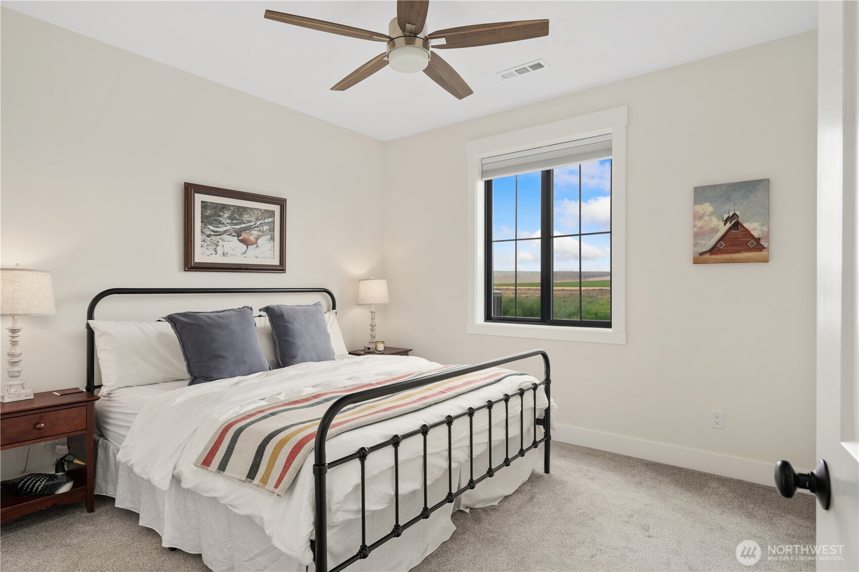 2617 Byrnes Road Touchet, WA 99360 - Photo 19 of 40 a bedroom with a bed and a window