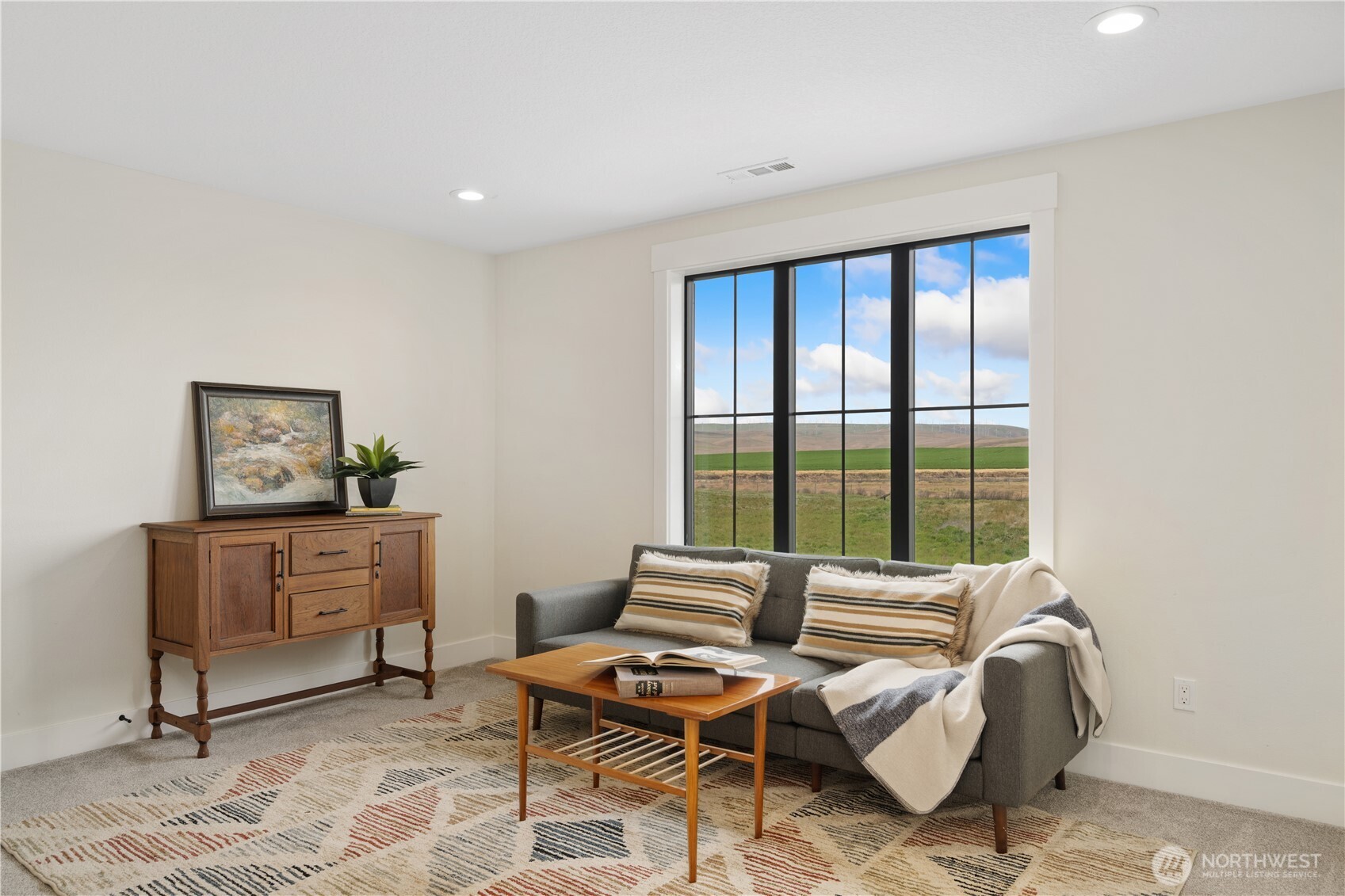 2617 Byrnes Road Touchet, WA 99360 - Photo 20 of 40 a living room with furniture and a window