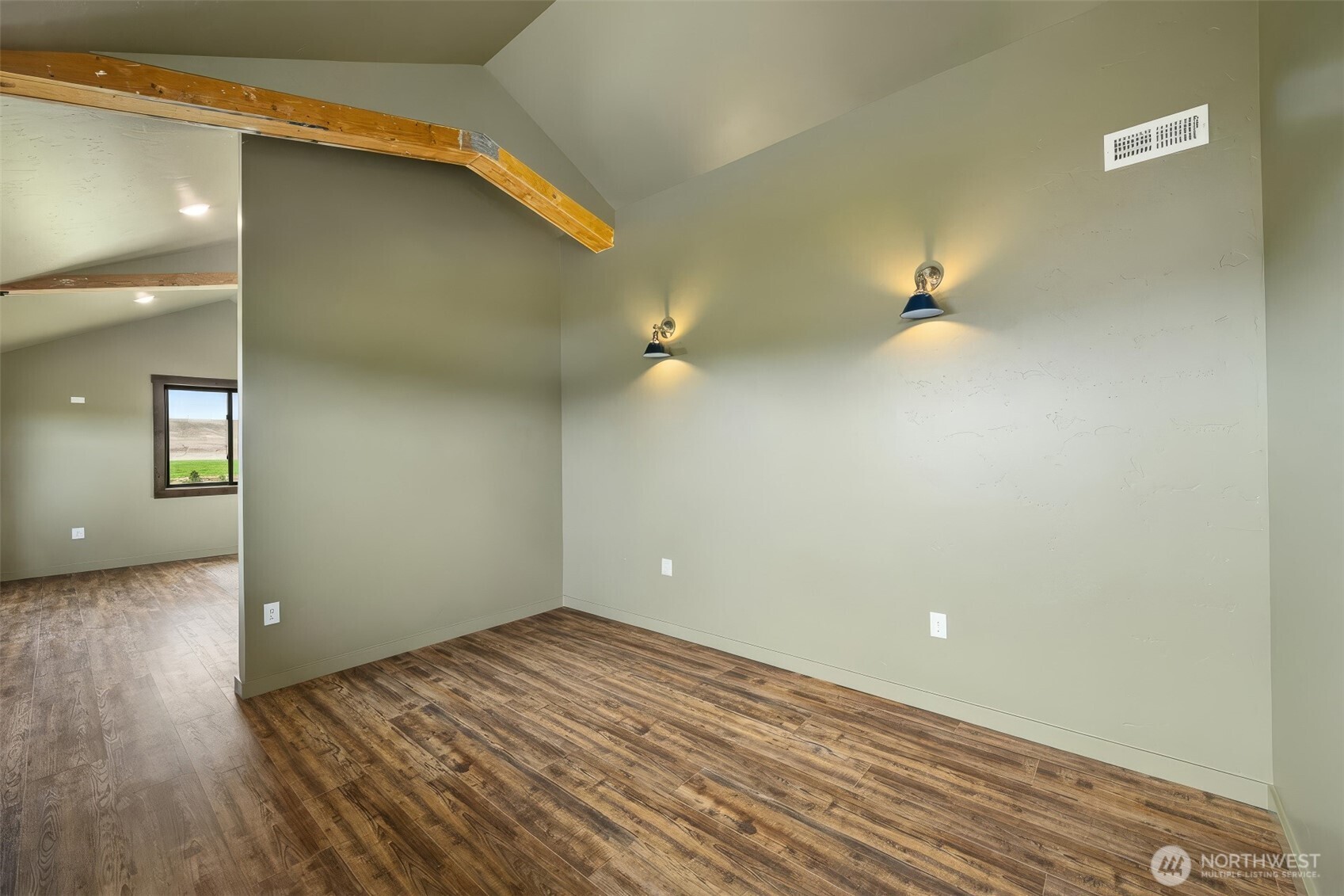 2617 Byrnes Road Touchet, WA 99360 - Photo 34 of 40 wooden floor in an empty room