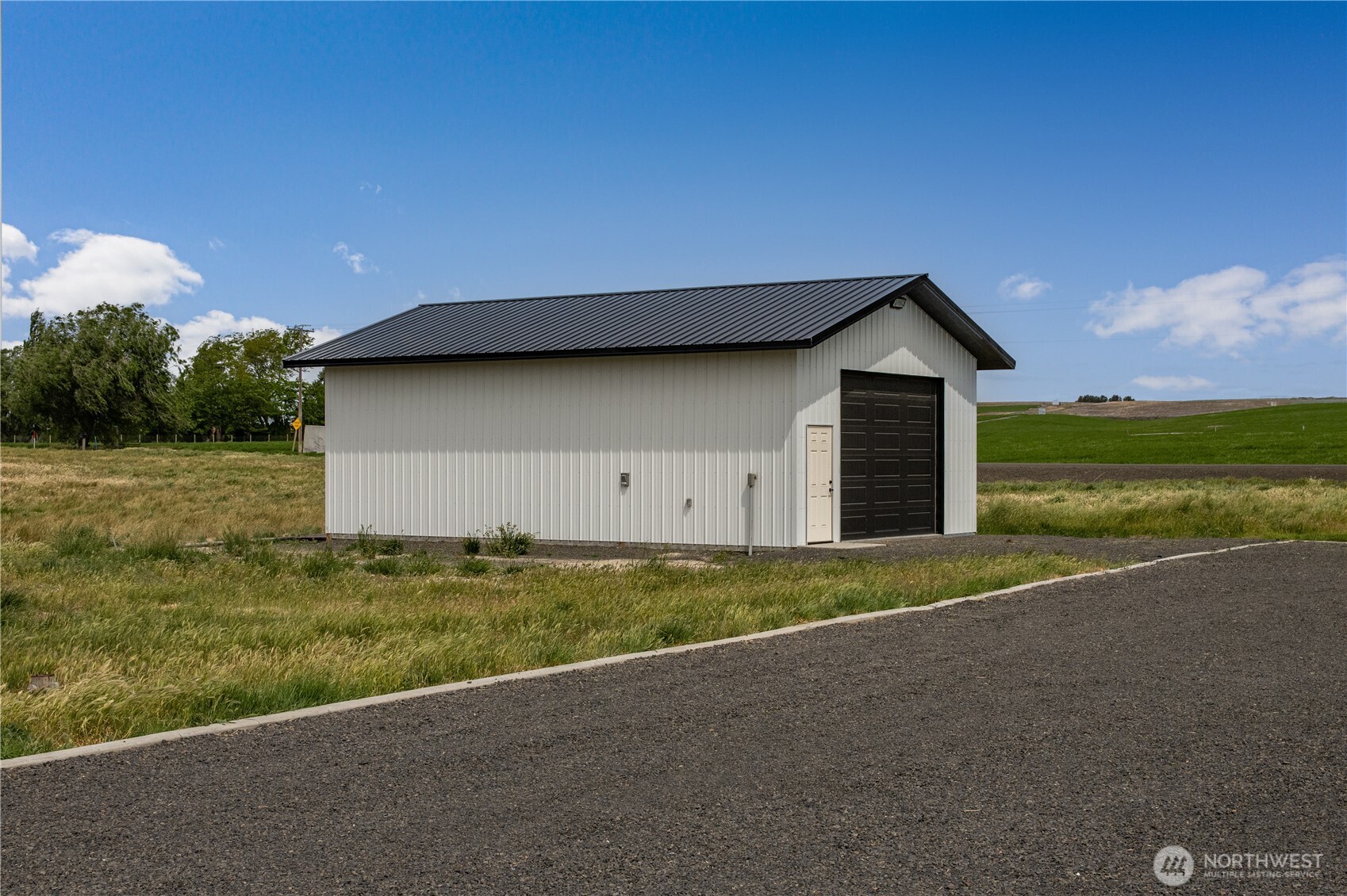2617 Byrnes Road Touchet, WA 99360 - Photo 37 of 40 a house view with a garden space
