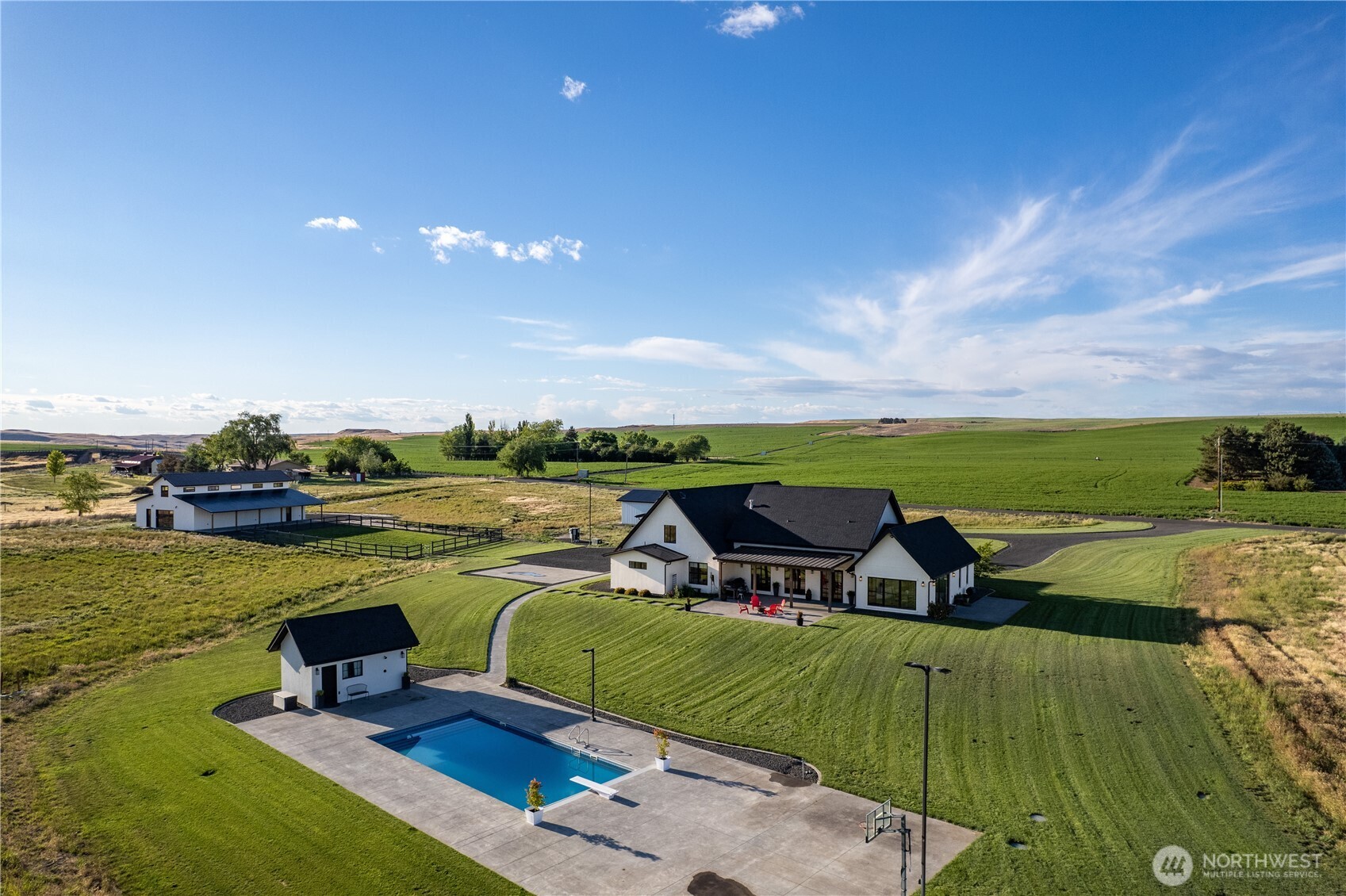 2617 Byrnes Road Touchet, WA 99360 - Photo 40 of 40 a view of a swimming pool and lounge chair